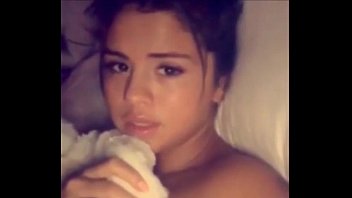 Selena Gomez filmed herself rubbing pussy - Snapchat @TheCakezOnly