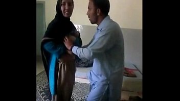pakistani bhavi and neighour quick masti in bedroom wowmoyback