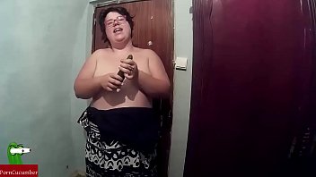 the fat woman tries to stick a cucumber in the ass cri107