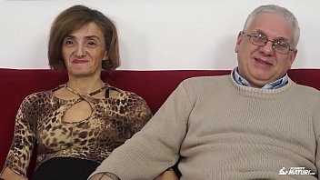 scambisti maturi mature italian swinger gets her ass fucked and pussy
