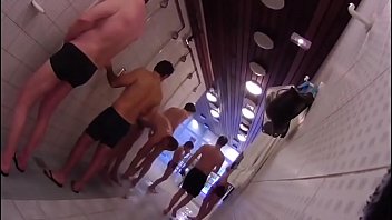 Spycam vestiaires, douches et toilettes