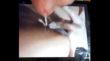 Je me branle sur la photo du cul de la meuf de mon pote !!!