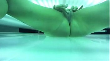 excited girl squirting on tanning bed thevoyeurtube net