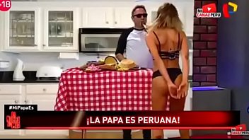 PUTA SE DESNUDA EN TV EN VIVO